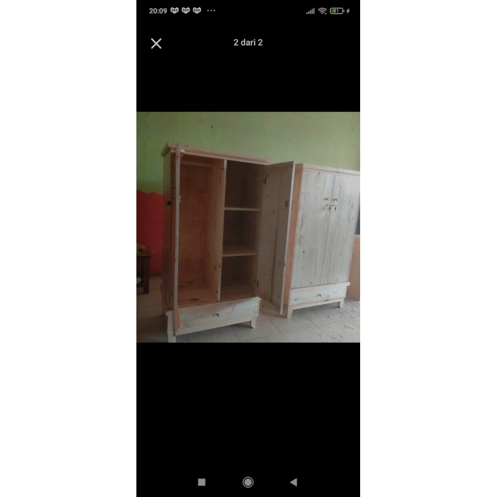 Lemari pakaian kos