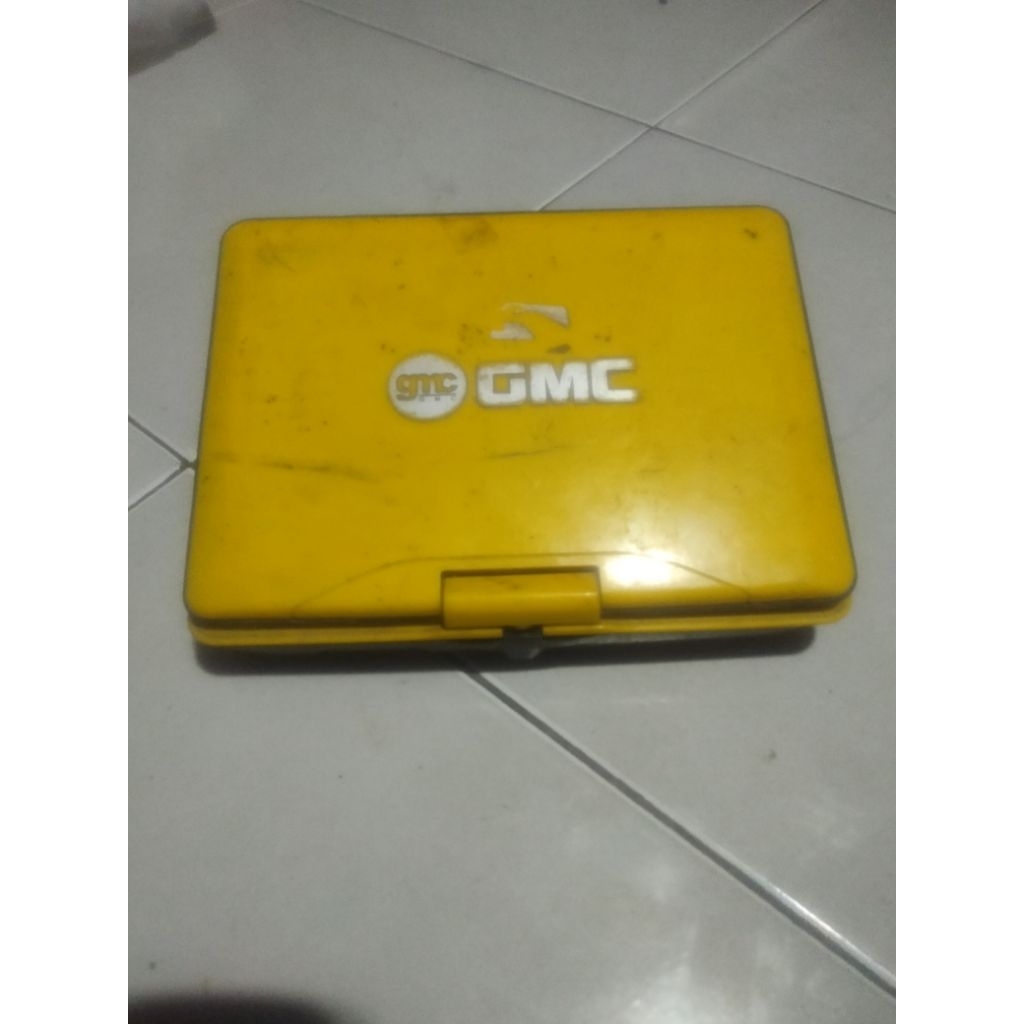 tv portable merk gmc