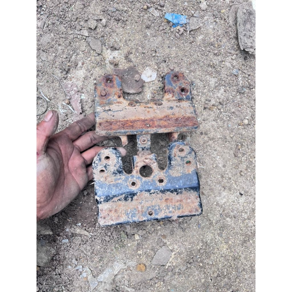 HARGA UNTUK 2 BIJI 2 BUAH bracket behel pangkon behel honda astrea grand bulus original bekas