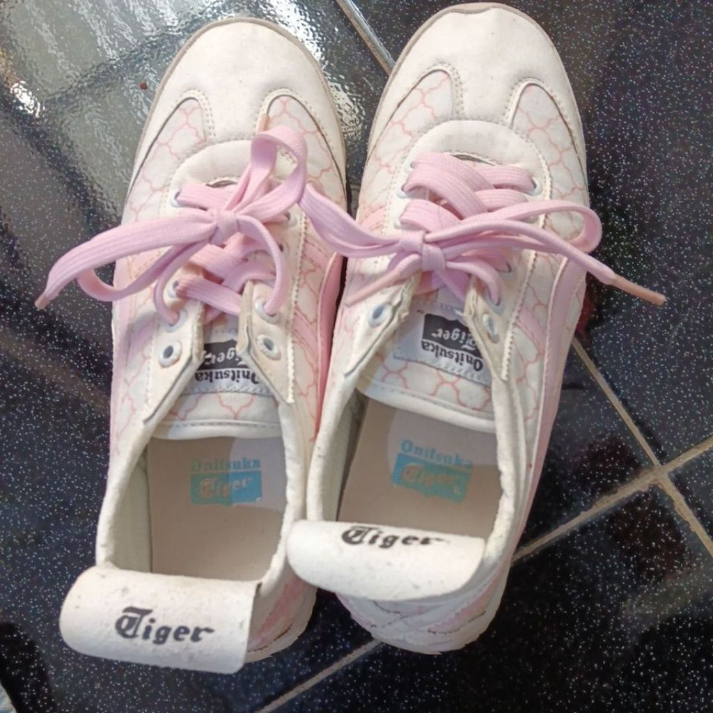 sepatu preloved onit suka