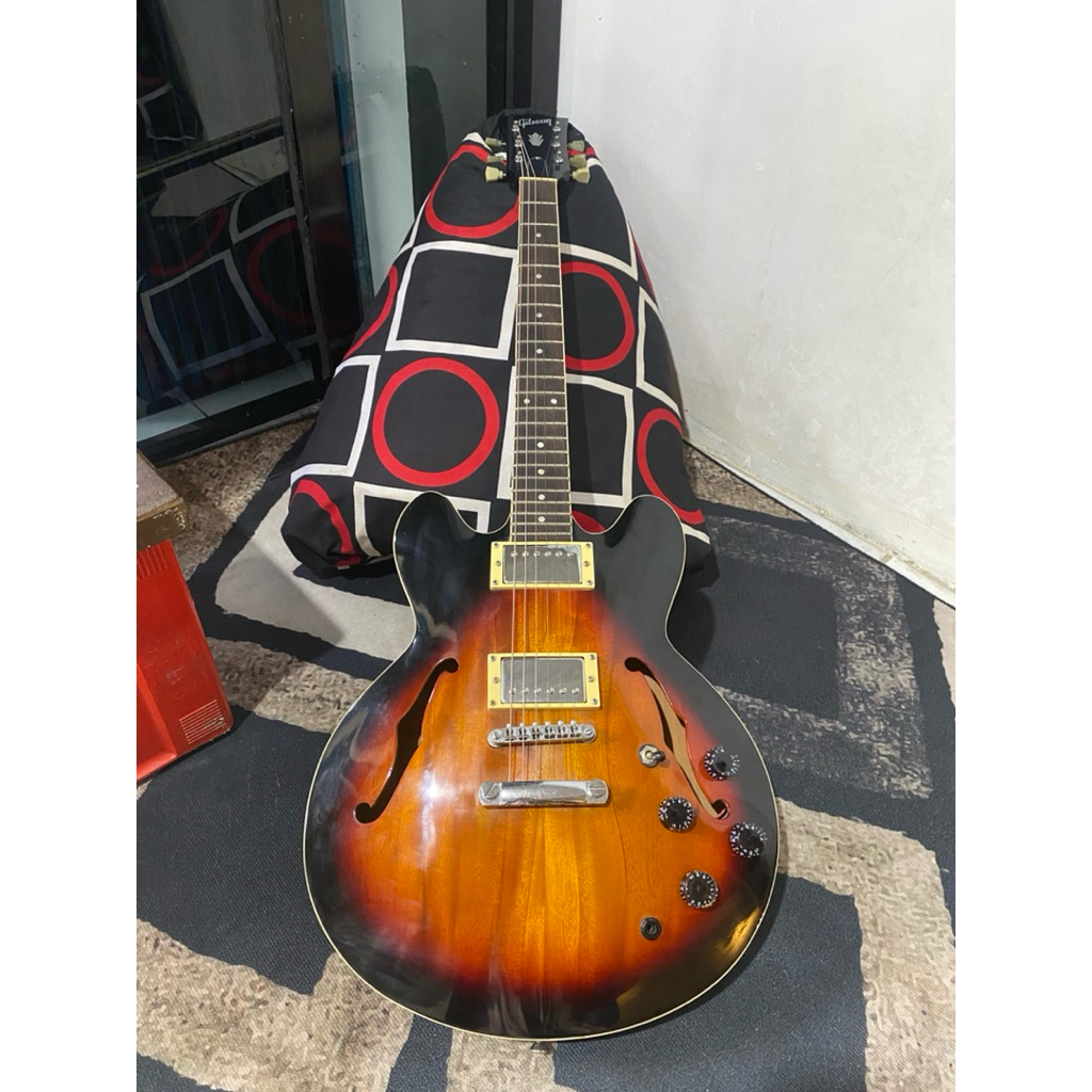 Gitar Gibson ES335 Sunburst KW Palsu  Spec  -Body Kayu Solid di bikin holow Bukan triplek -Pickup St