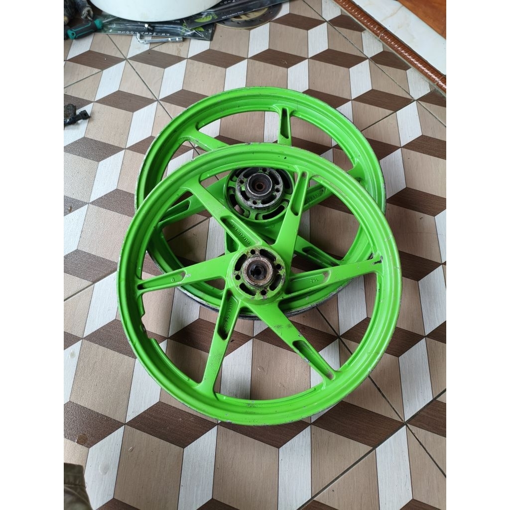 velg velk racing resing satu set depan belakang suzuki satria dua 2 tak 2tak dd double disc disk ori