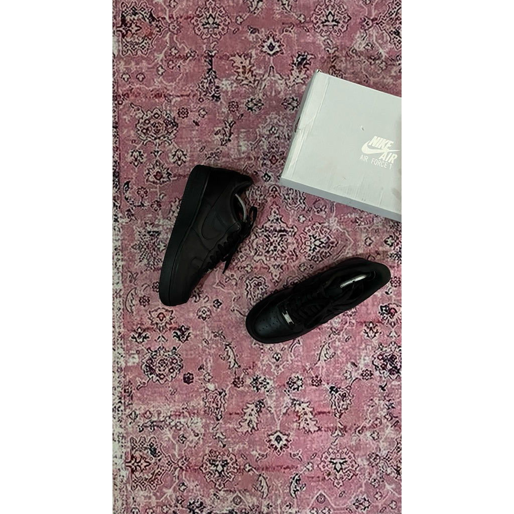 Nike Air Force 1 - triple black