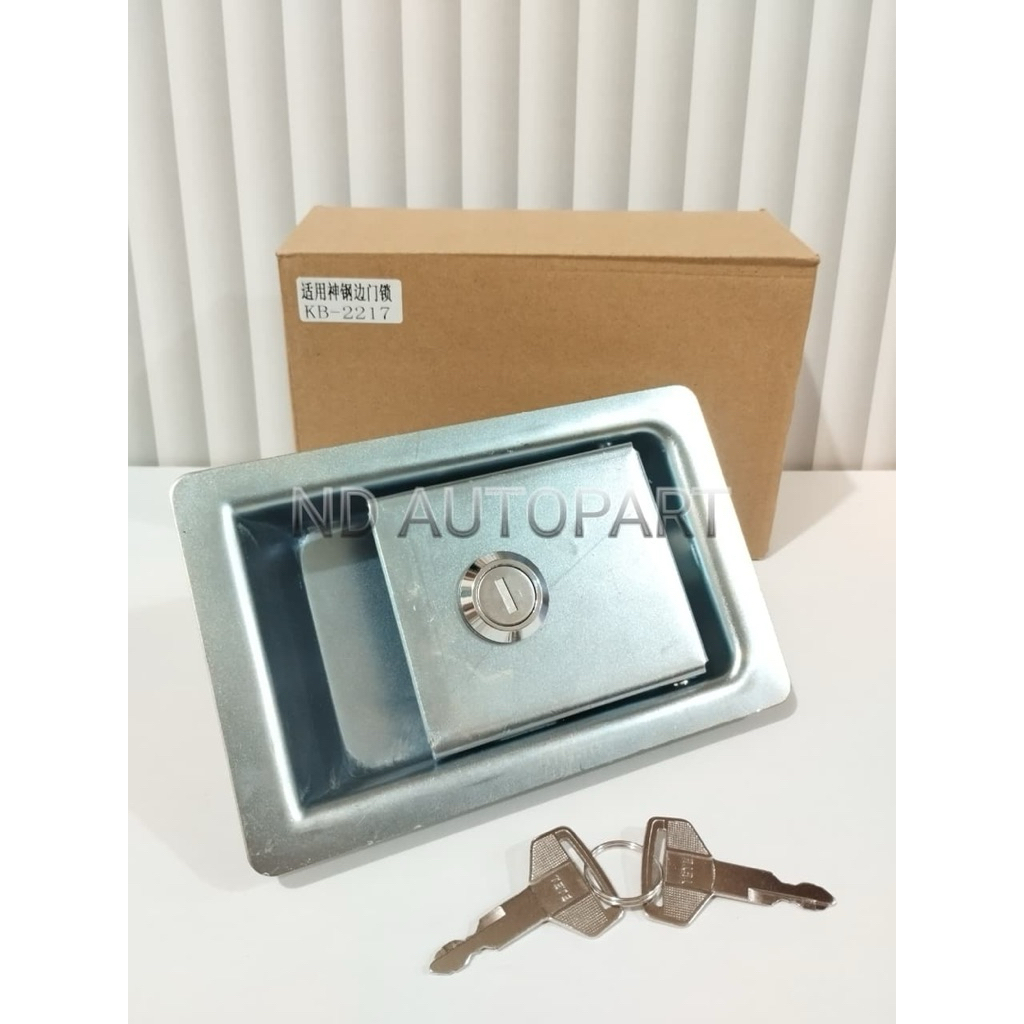 TUTUP KUNCI PINTU POMPA HIDROLIK SK200 DOOR LOCK POMPA SK200-8 KOBELCO