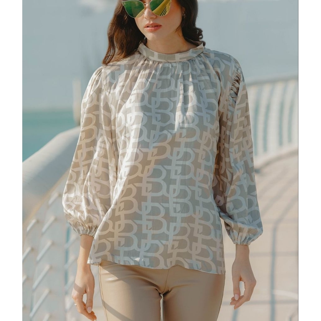 Benang Jarum Monogram Ghatered Blouse Beige size M