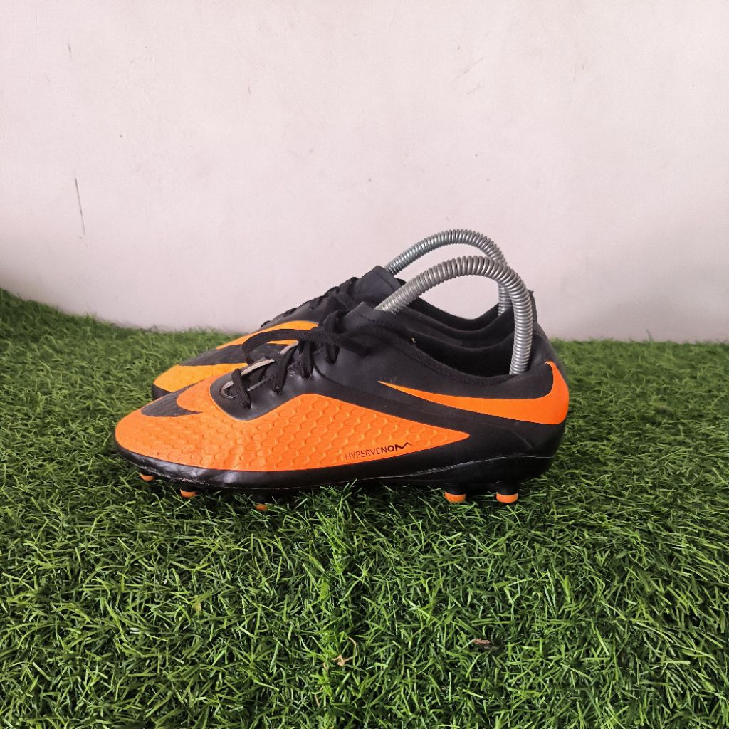 Sepatu Bola Size 38/24 CM