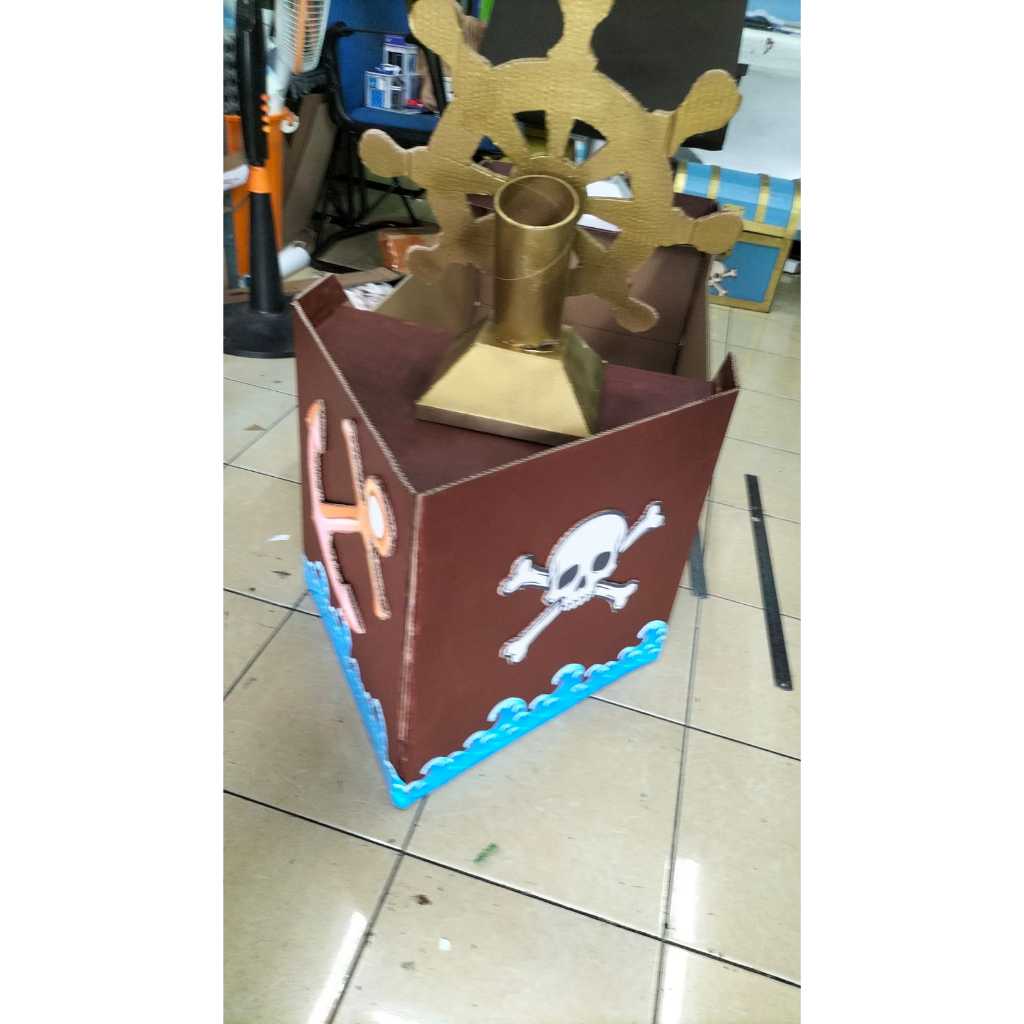 Dekorasi kapal bajak laut muat 2 anak, kreasi DIY kardus cat stiker untuk pentas seni dan visual bra