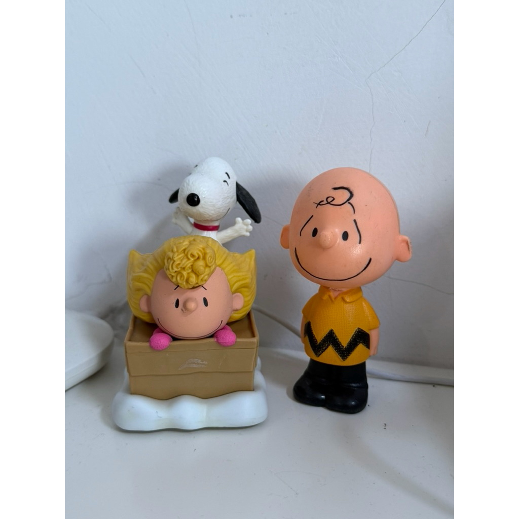 snoopy figure charlie brown