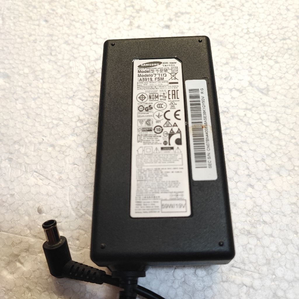 Adaptor SAMSUNG A5919_FSM  19V 3,17A 59W  Jack jarum diameter 6mm