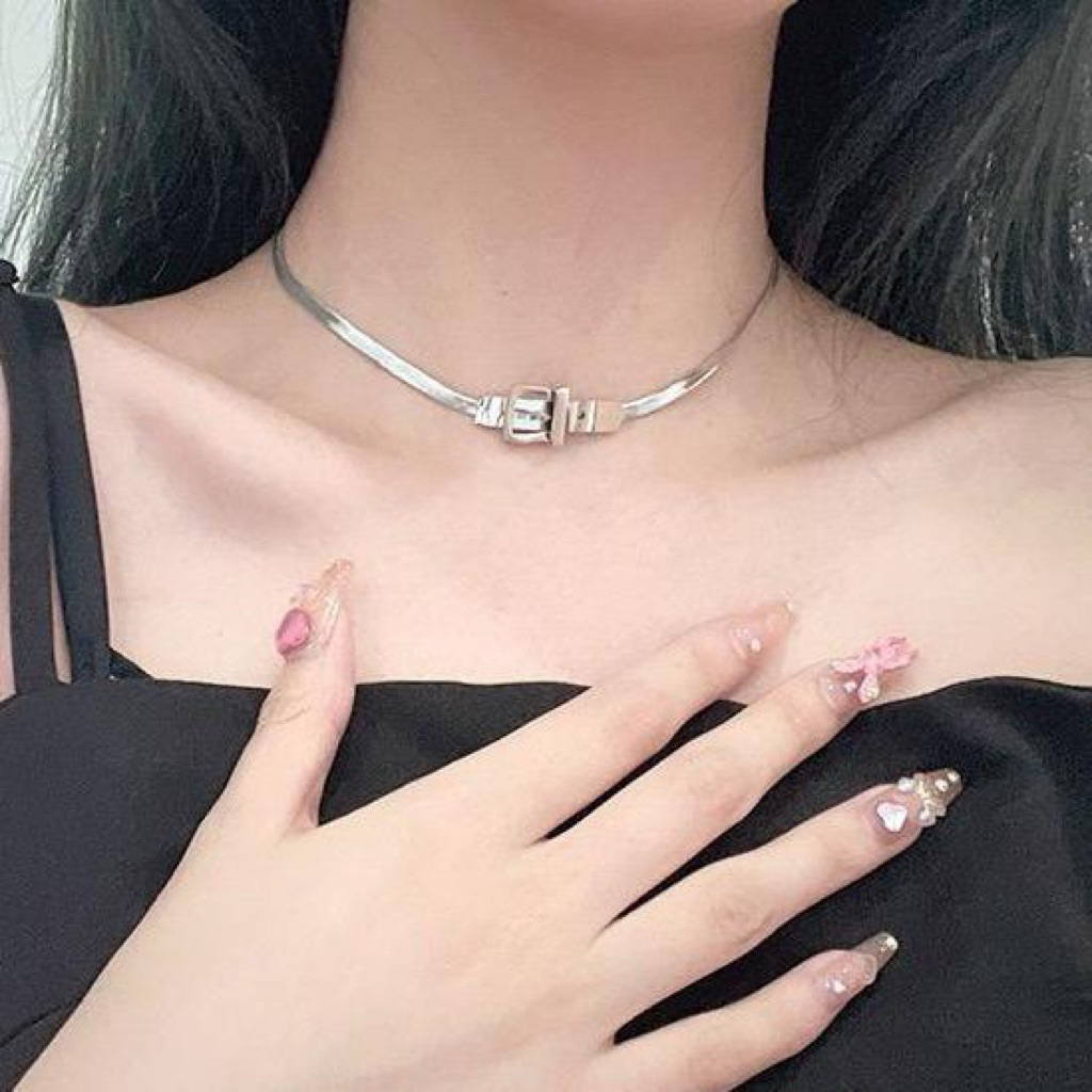 kalung Fashion  Wanita Kalung Unik bentuk Gesper