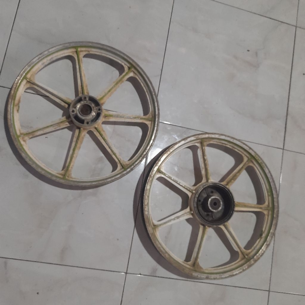 BAHAN REPAIN , VELG SCORPION YAMAHA RIM RING 17 DEPAN  BELAKANG , KONDISI BEKAS COPOTAN UTUH
