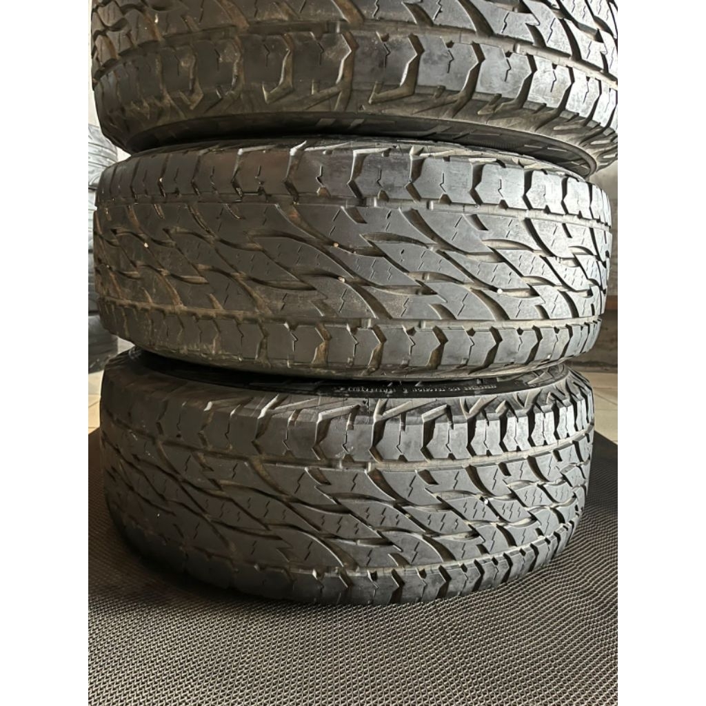 Ban copotan BRIDGESTONE DUELER AT 265 70 R16