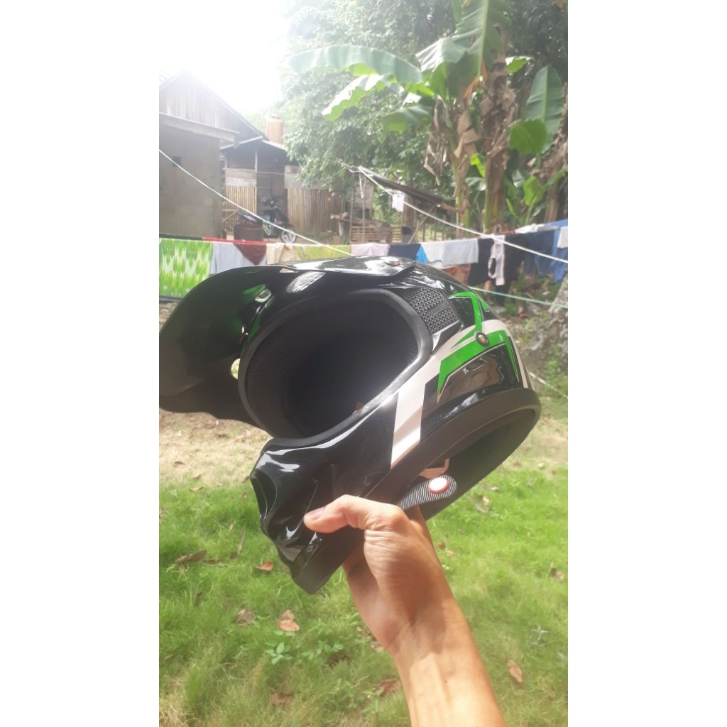 Helm trail kawasaki klx