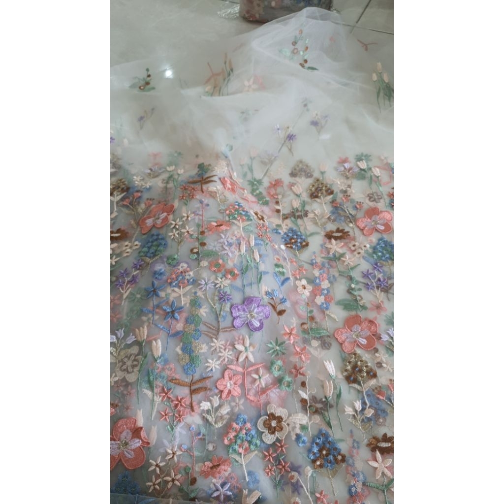 Kain Valentinno Brokat soft tulle Timbul ( bunga di tumpal bawah)