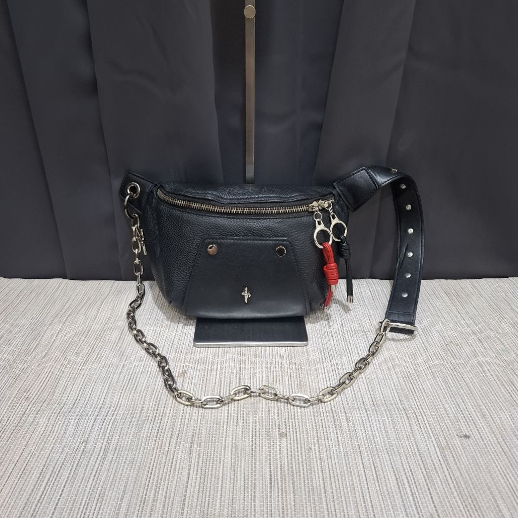 CP by Cesare Paciotti Crossbody Kulit Asli in Black