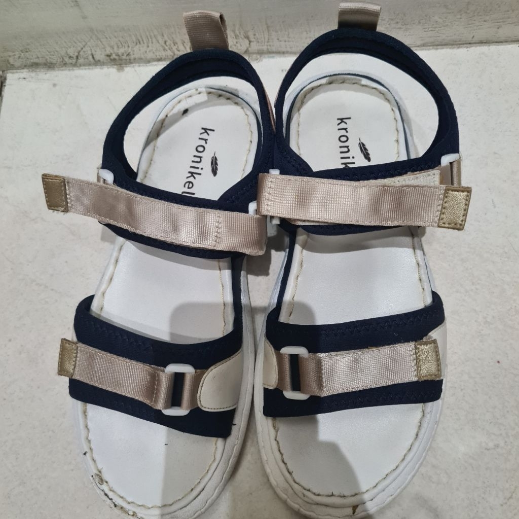 Preloved Kronikel Sandal - 39