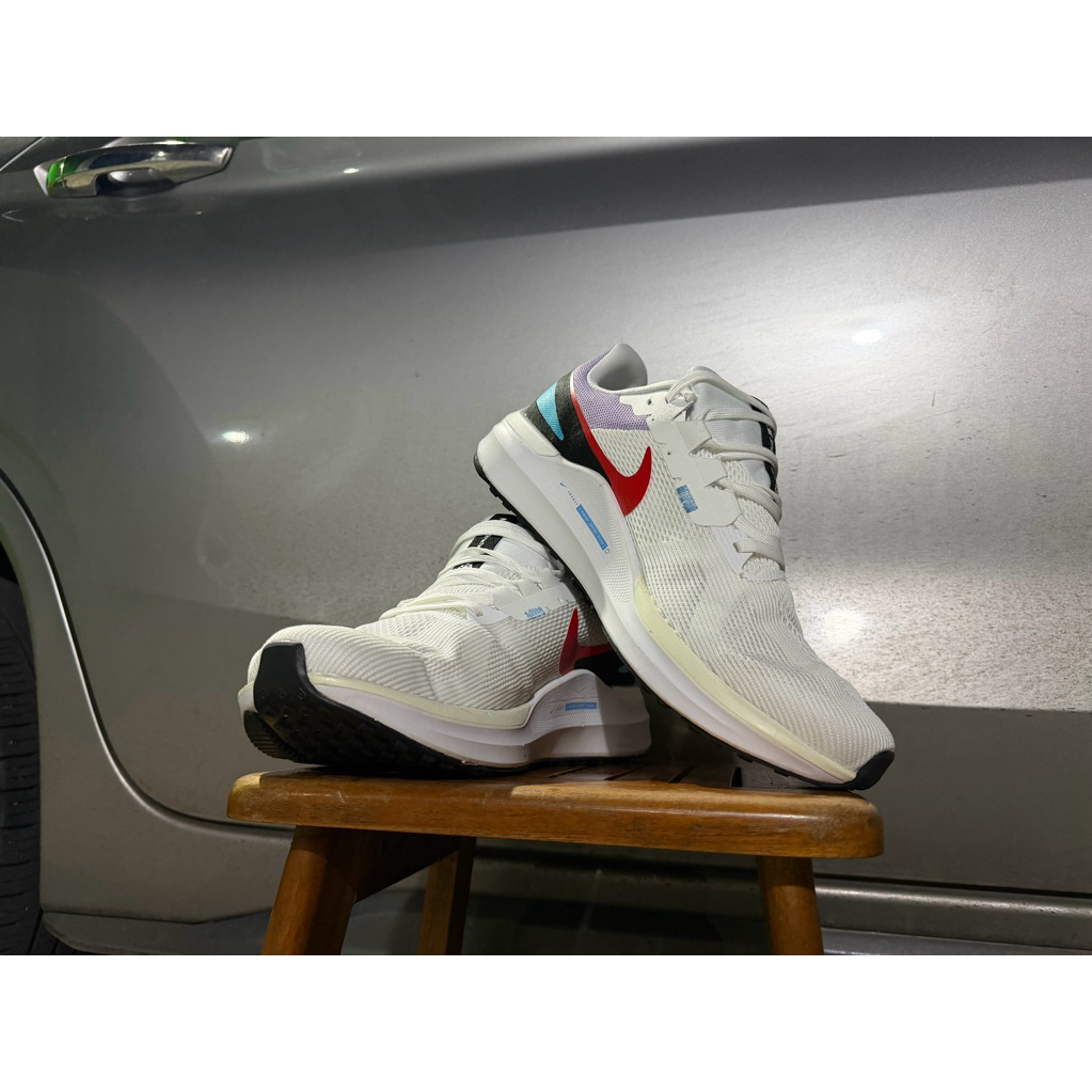 sepatu putih Nike list merah