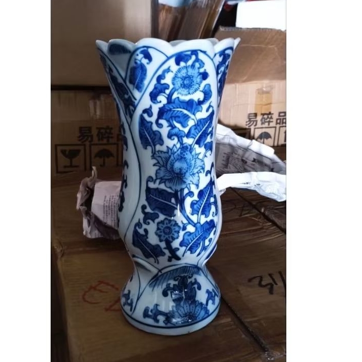 Vas bunga keramik  tinggi 30/ guci vas keramik biru putih motif vas teratai