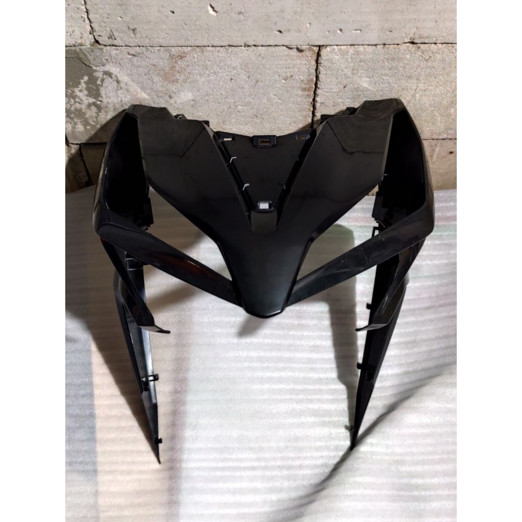 sayap depan Vario 125/150 new hitam glosy