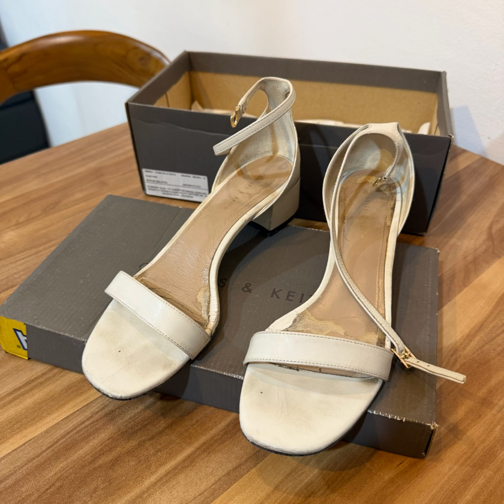 PRELOVED SENDAL HEELS CHARLES AND KEITH SIZE 37 WHITE LIST GOLD CHARLES & KEITH HEELS WHITE