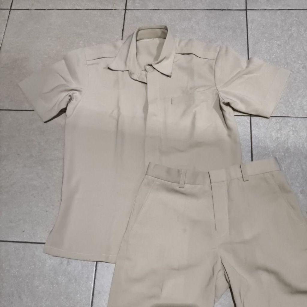 Seragam PNS laki-laki setelan kerja Lengan pendek preloved warna Cream
