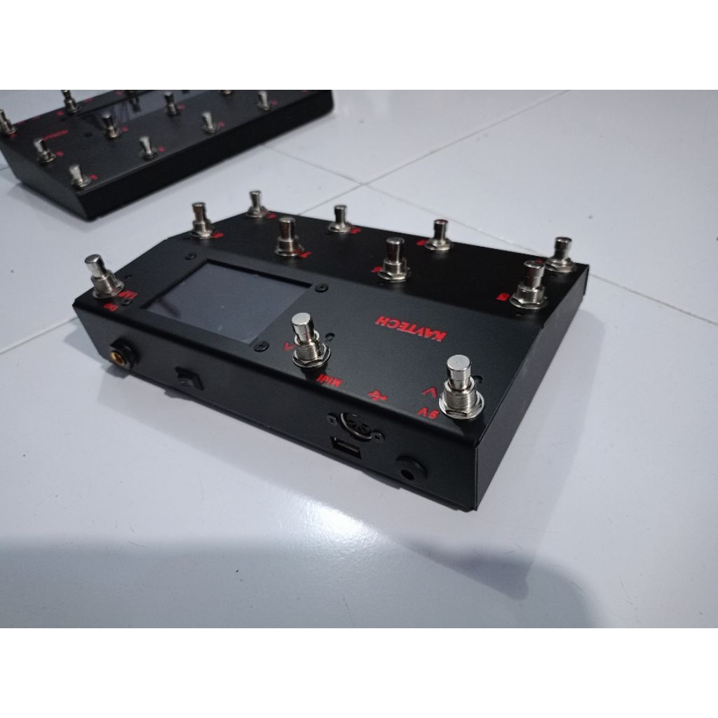 MIDI controller kavtech 11 switch with LCD touchscreen