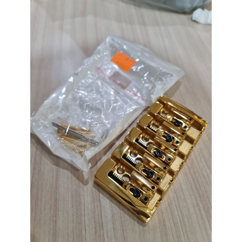 Bridge tremolo bass gold 5 string