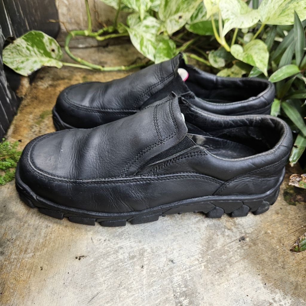 sepatu safety slip on second redwing size 44(28cm)