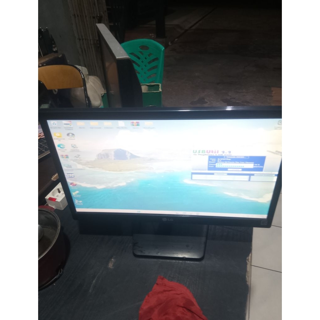 LED Monitor Komputer LG 20inch wide 20M37A