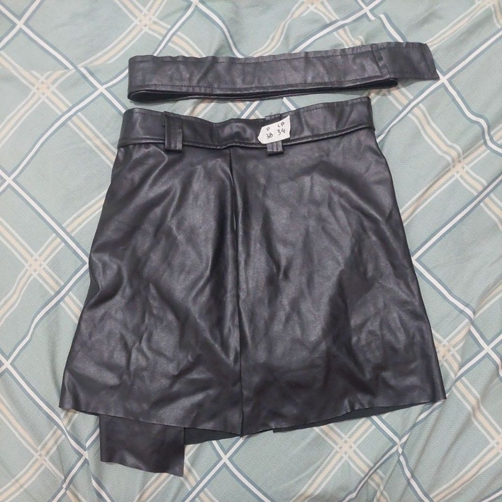 Preloved Rok Hitam Wanita Kulit PL