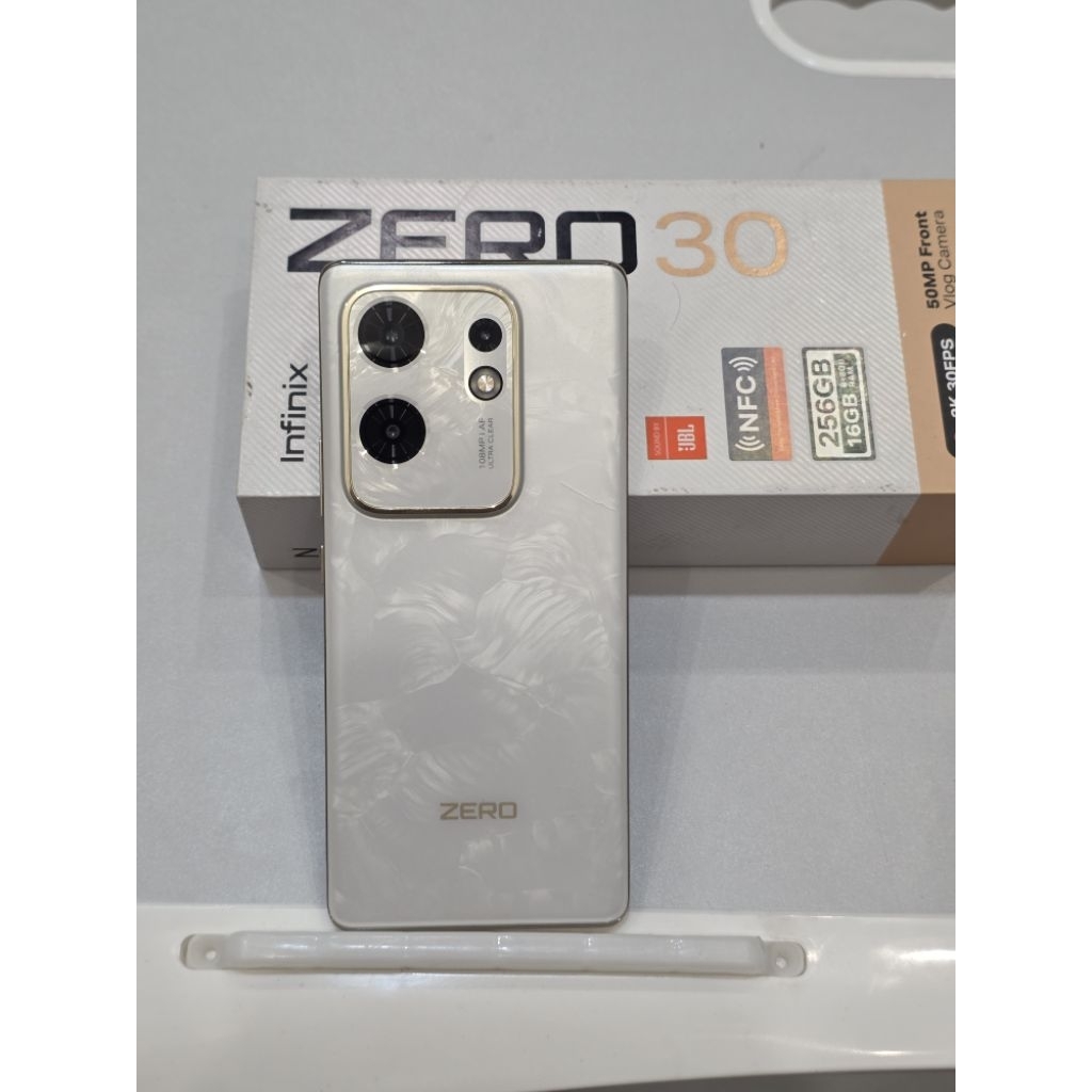 INFINIX ZERO 30 8/256GB SECOND MULUS TERAWAT