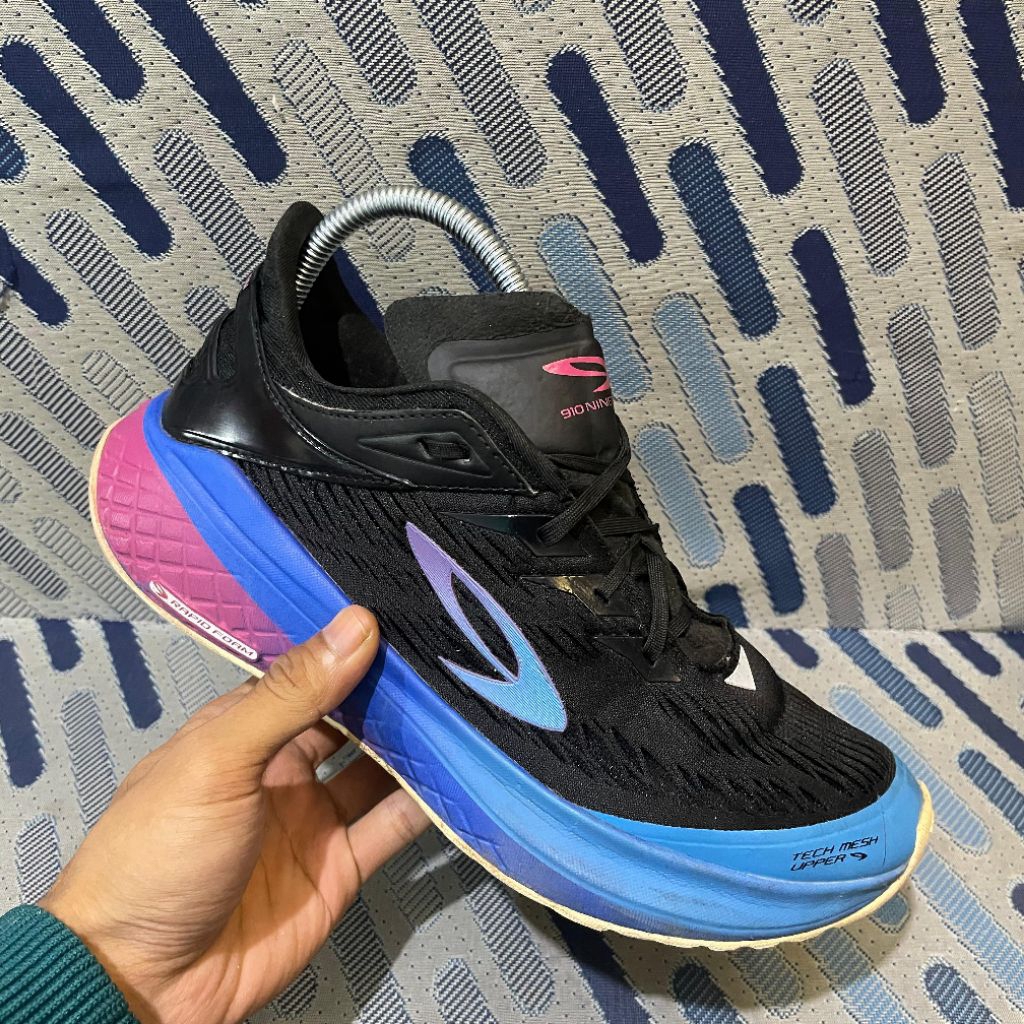 Sepatu Running Nineteen Kanzaki Second size 40 Original