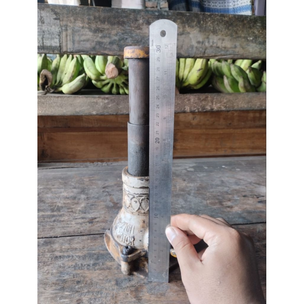 Dongkrak ulir jadul Antik normal mobil Sedan Toyoda Japan