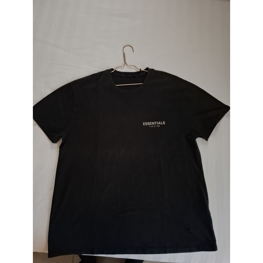 kaos hitam Essentials Fear Of God small logo