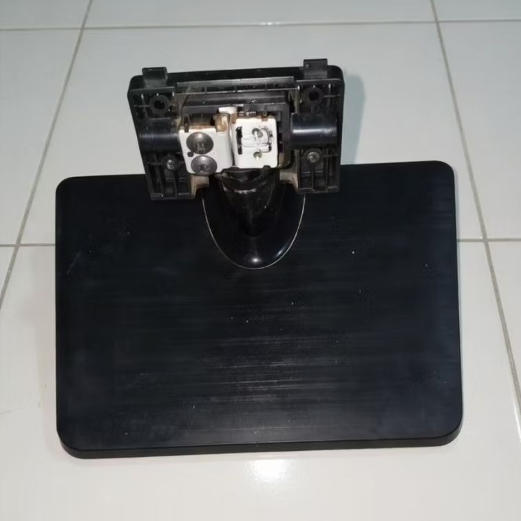 kaki monitor LG E1942CA