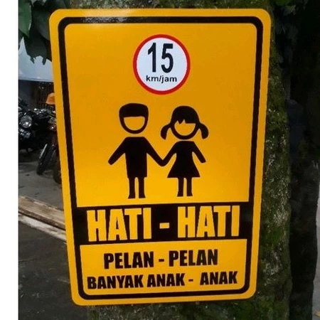 Rambu Peringatan "Hati Hati Banyak Anak Anak (M1)