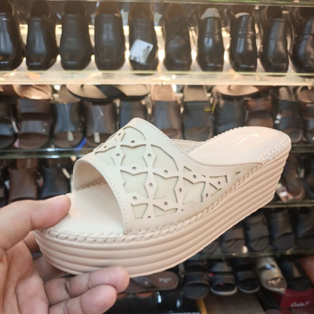 Sendal Wedges Austin Orriginal beigie