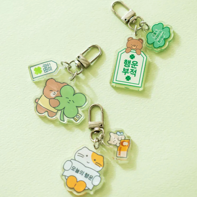 Lucky Acrylic Keychain Teddy Bear / Keychain Keberuntungan Teddy Bear Clover Kucing Korea