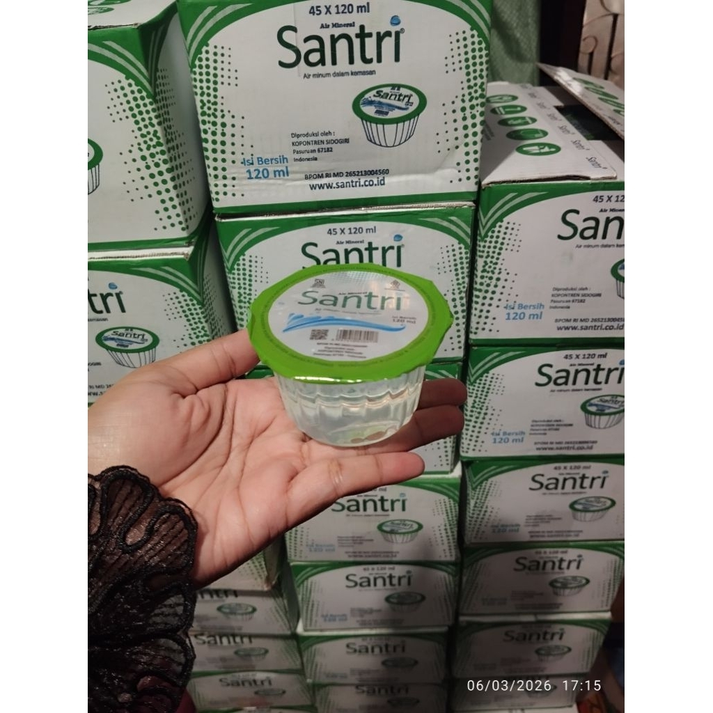 santri air mineral gelas mini 120ml x 45 gelas