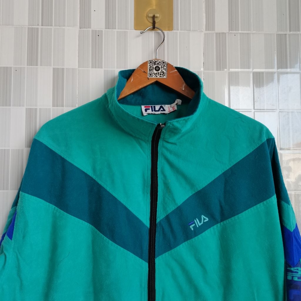 1428. WINDBREAKER VINTAGE FILA WARNA HIJAU SIZE L  PRELOVED