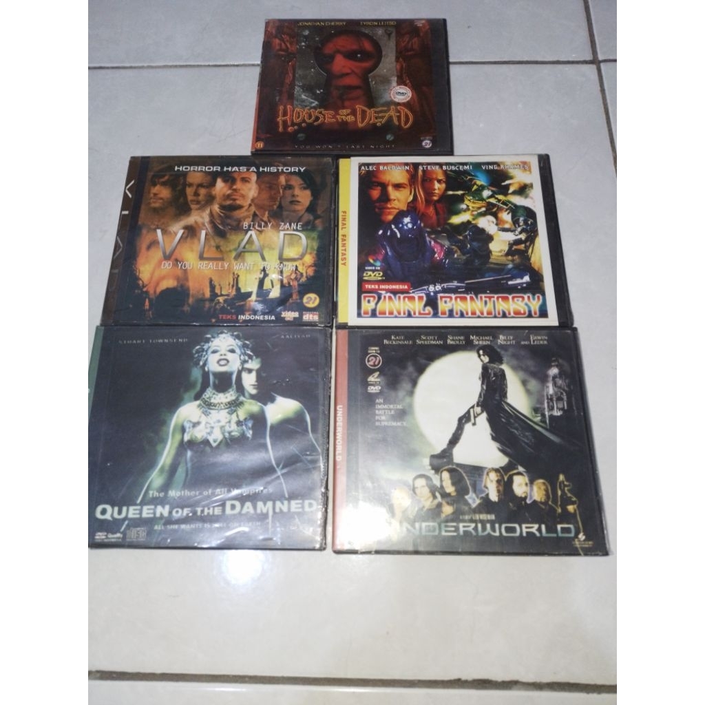 Koleksi vcd horror dracula zombie ada 5judul 10pcs, masing2 judul ada 2pcs side a dan b, kualitas vc