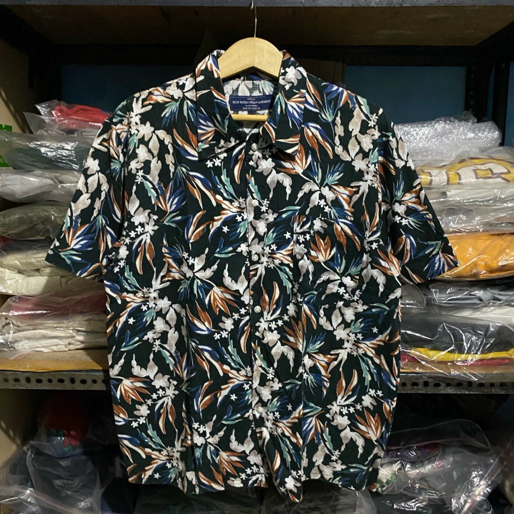 Blue Water Urban Garment Floral S/S Shirt Hijau Size M 68x57