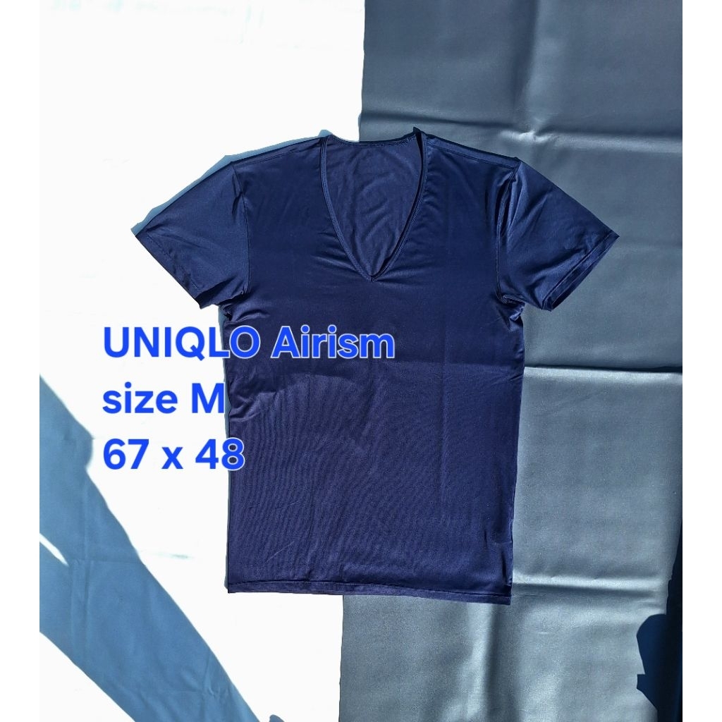 Baju Kaos UNIQLO Airism Vneck Lengan Pendek Navy Polos