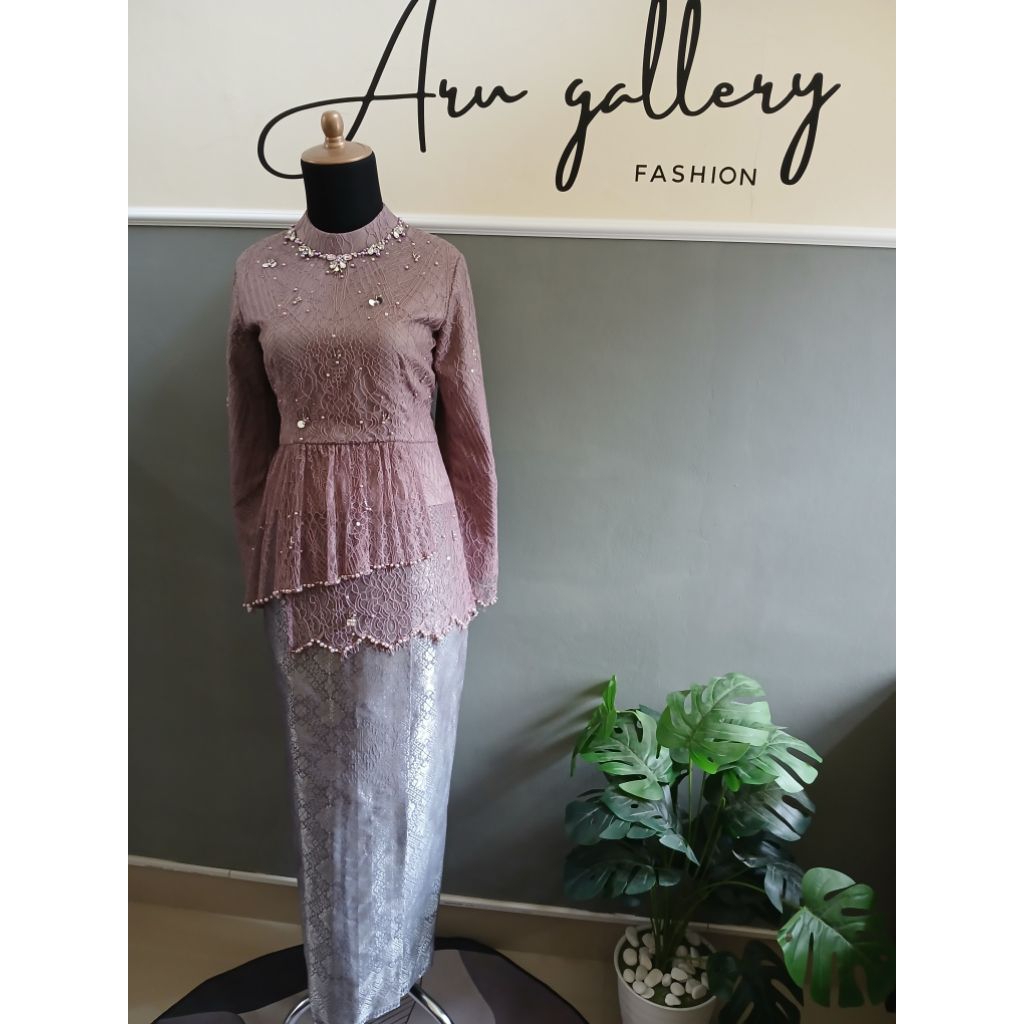 set kebaya chantily ungu dusty+rok songket size M-L
