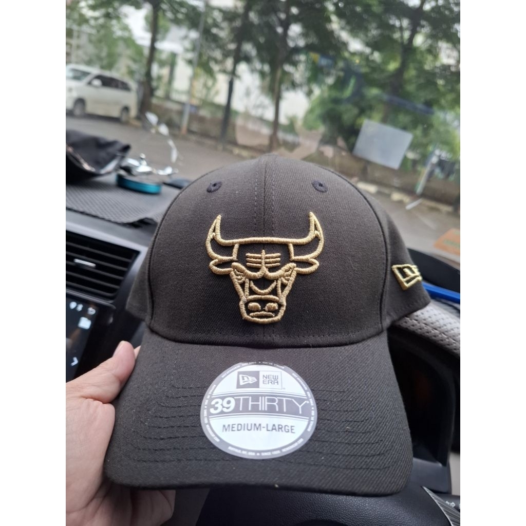 TOPI NEW ERA CHICAGO BULLS 39THIRTY BLACK GOLD