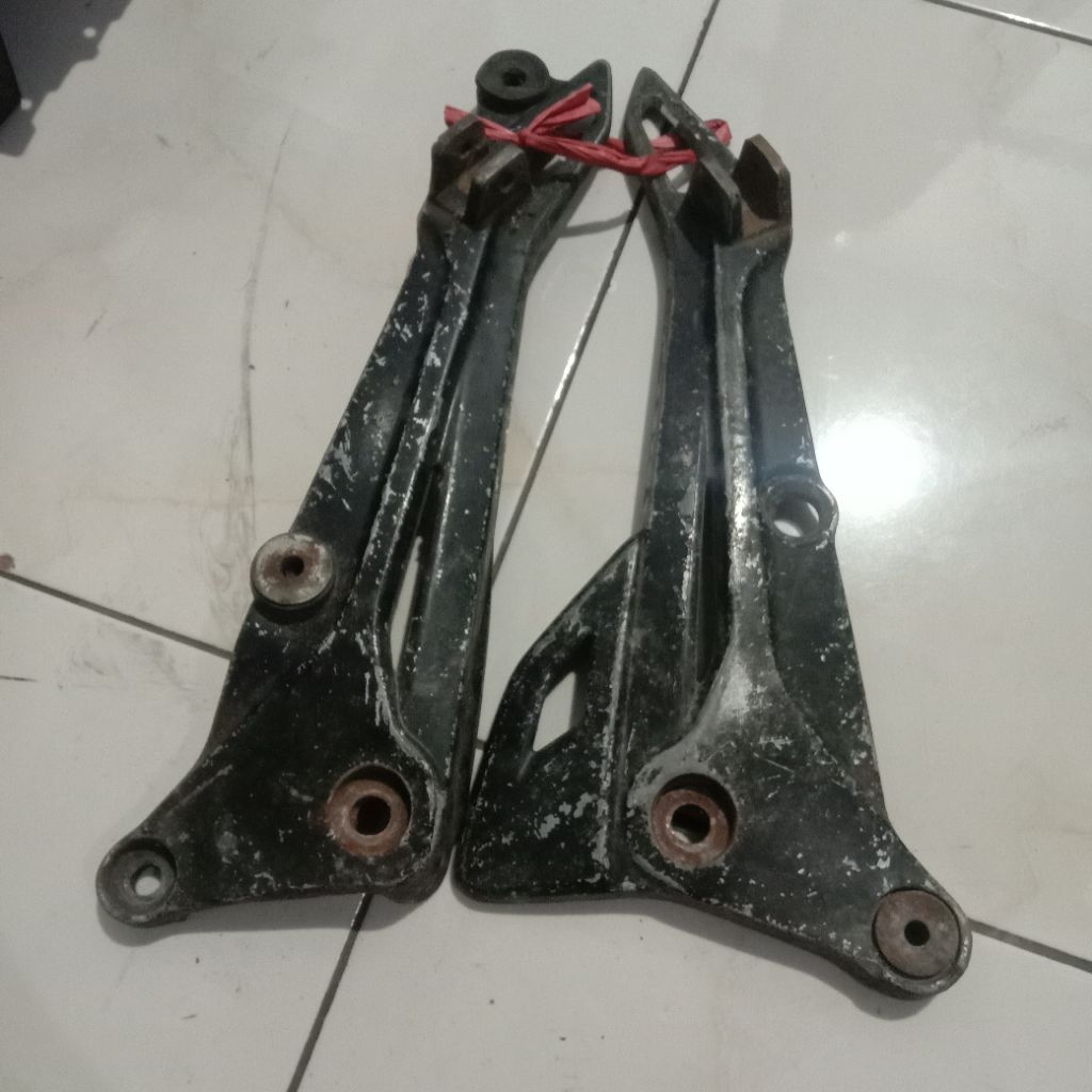 footstep belakang smash titan