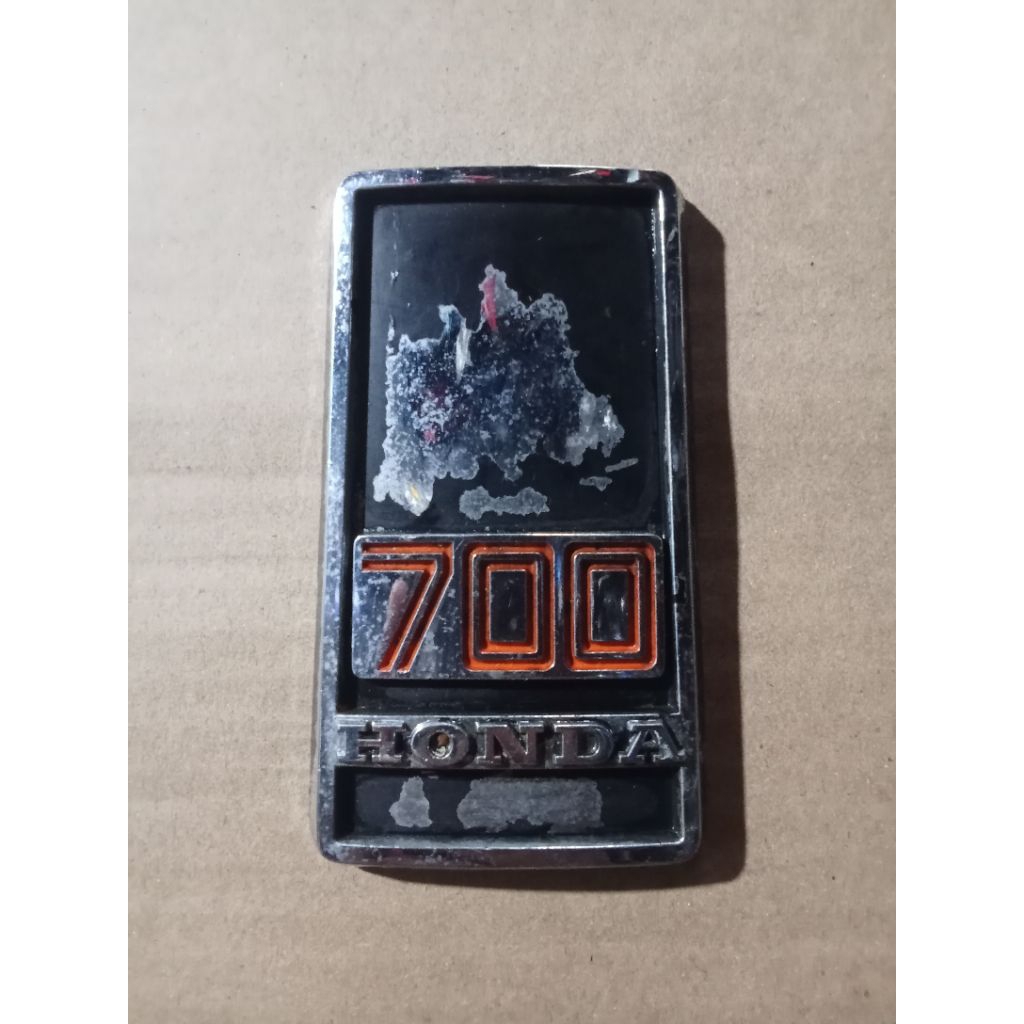 cover emblem logo panel dasi dada depan Honda c700 super cup c700 original second murah