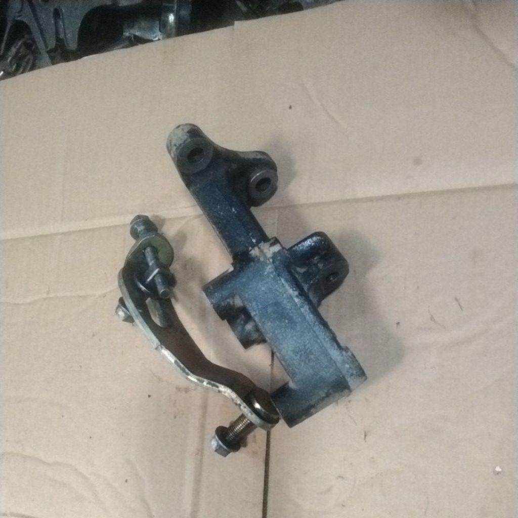 BRACKET BREKET DUDUKAN DINAMO CAS AMPERE ALTERNATOR MAZDA LANTIS FAMILIA