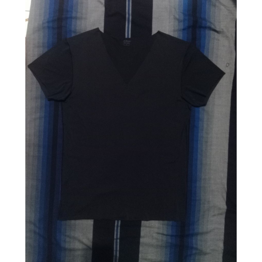 T-shirt Uniqlo Airism V-neck SZ M