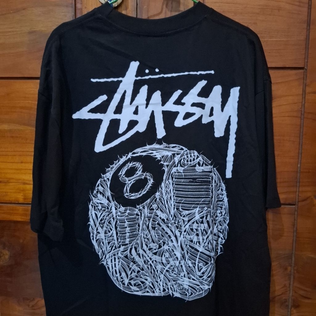 KAOS T-SHIRT STUSSY 8 BALL BLACK HITAM